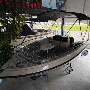 Ausstellungsboot Giant 530 Sport inkl. Honda BF 100 LRTU